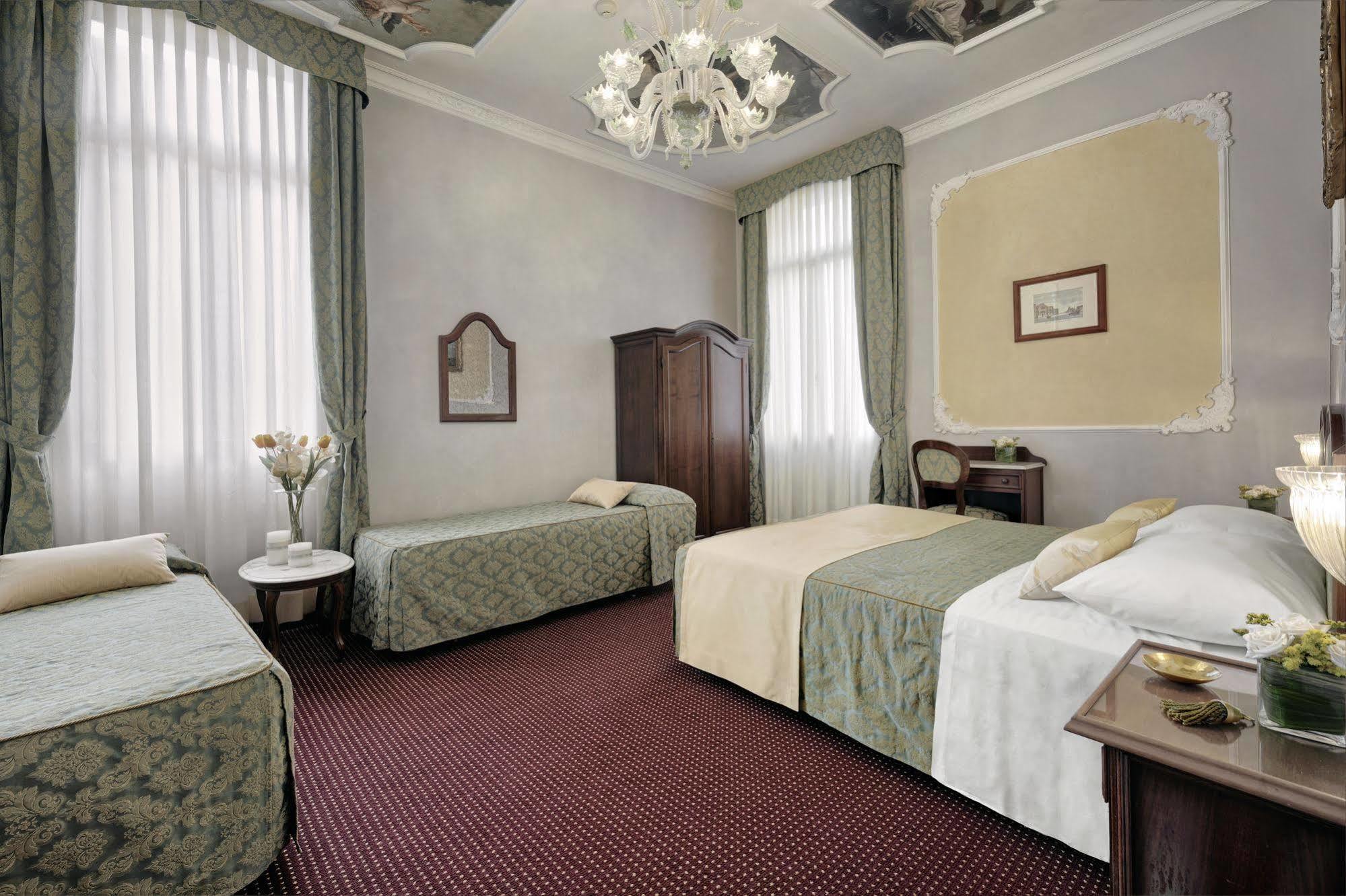 Pausania 3* Venice